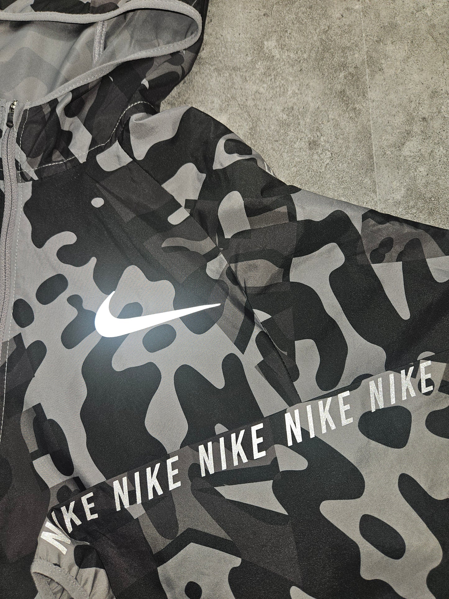 Nike dubai windrunner