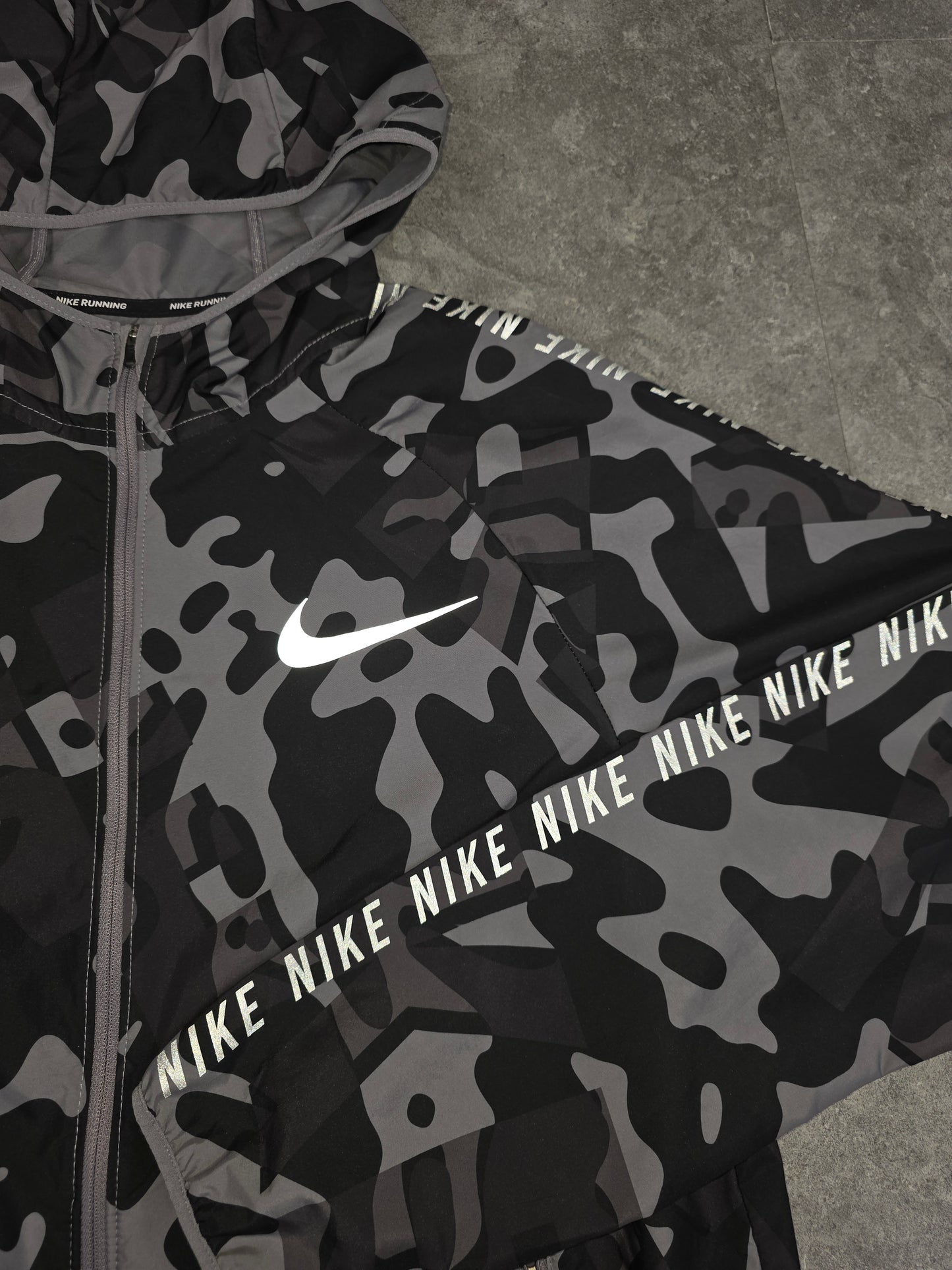 Nike dubai windrunner