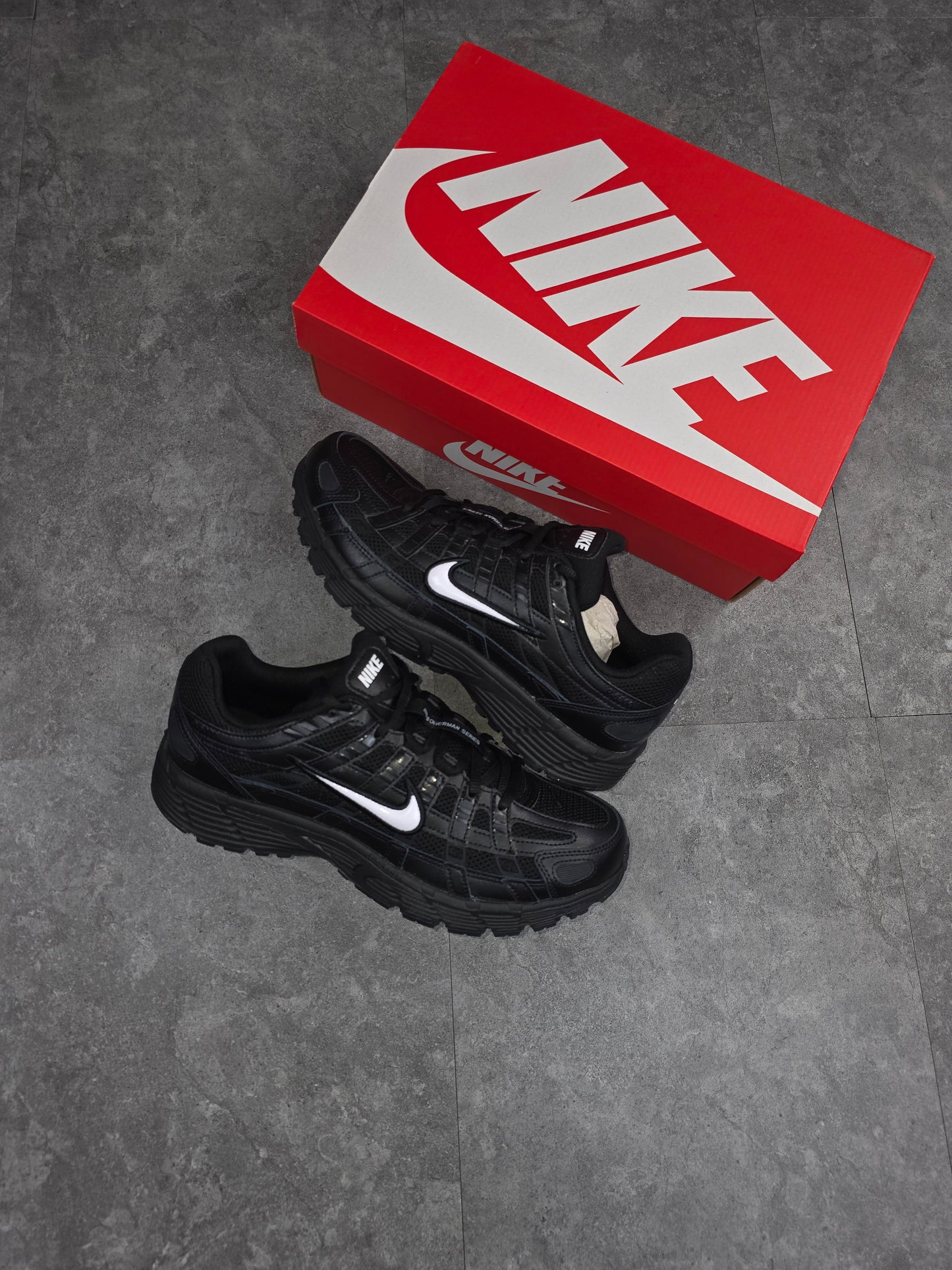Nike p6000 black/white