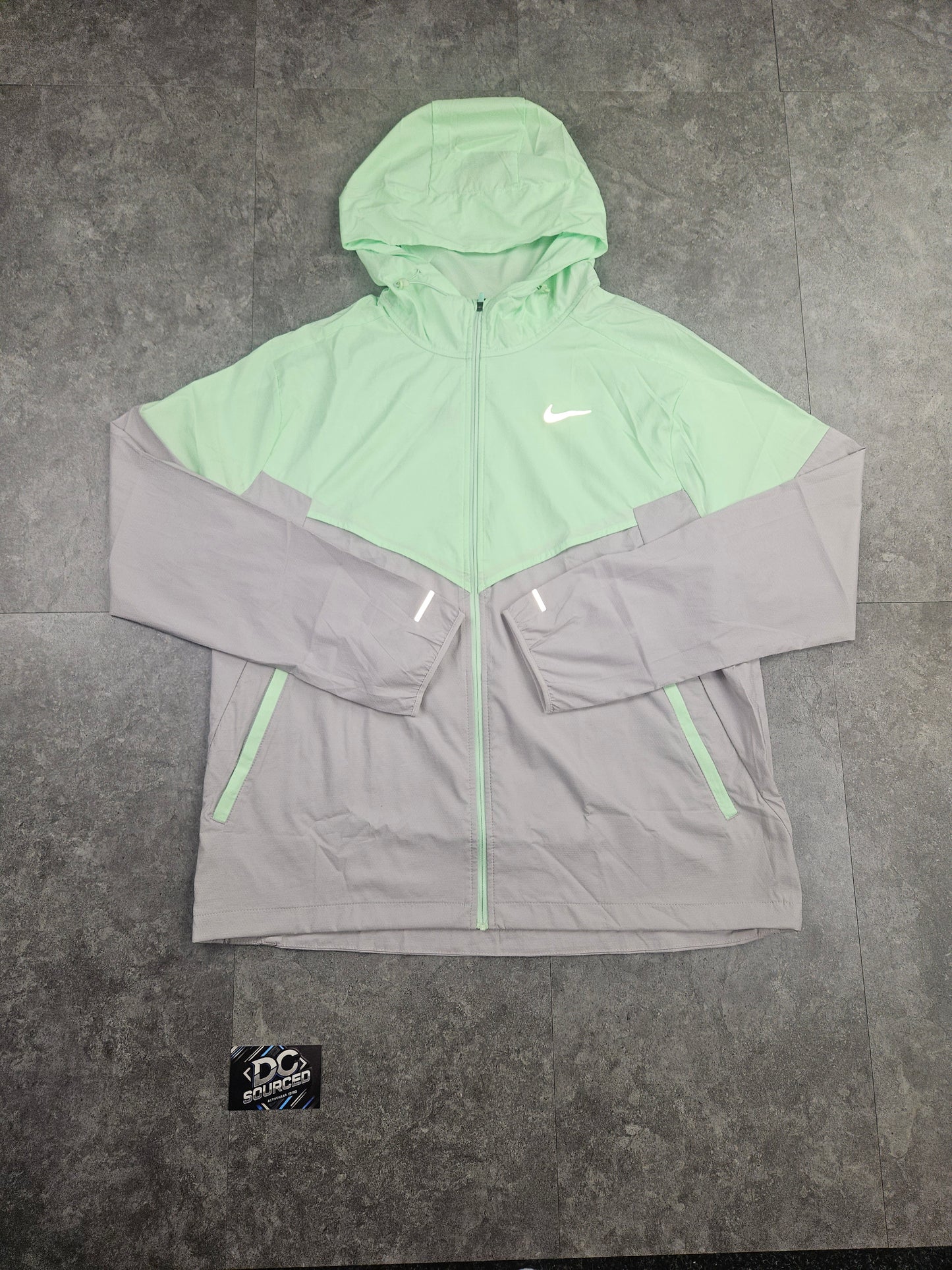 Nike vapour green windbreaker